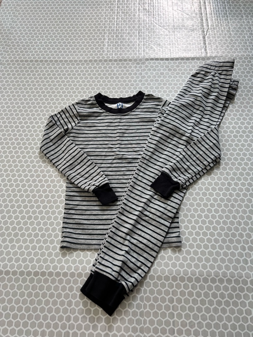 P J Place Gray & Black Striped Kids Pajama Set - Long Sleeve Top & Pants. Size 6